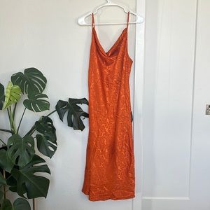 Lulu’s tags attached burnt orange midi dress